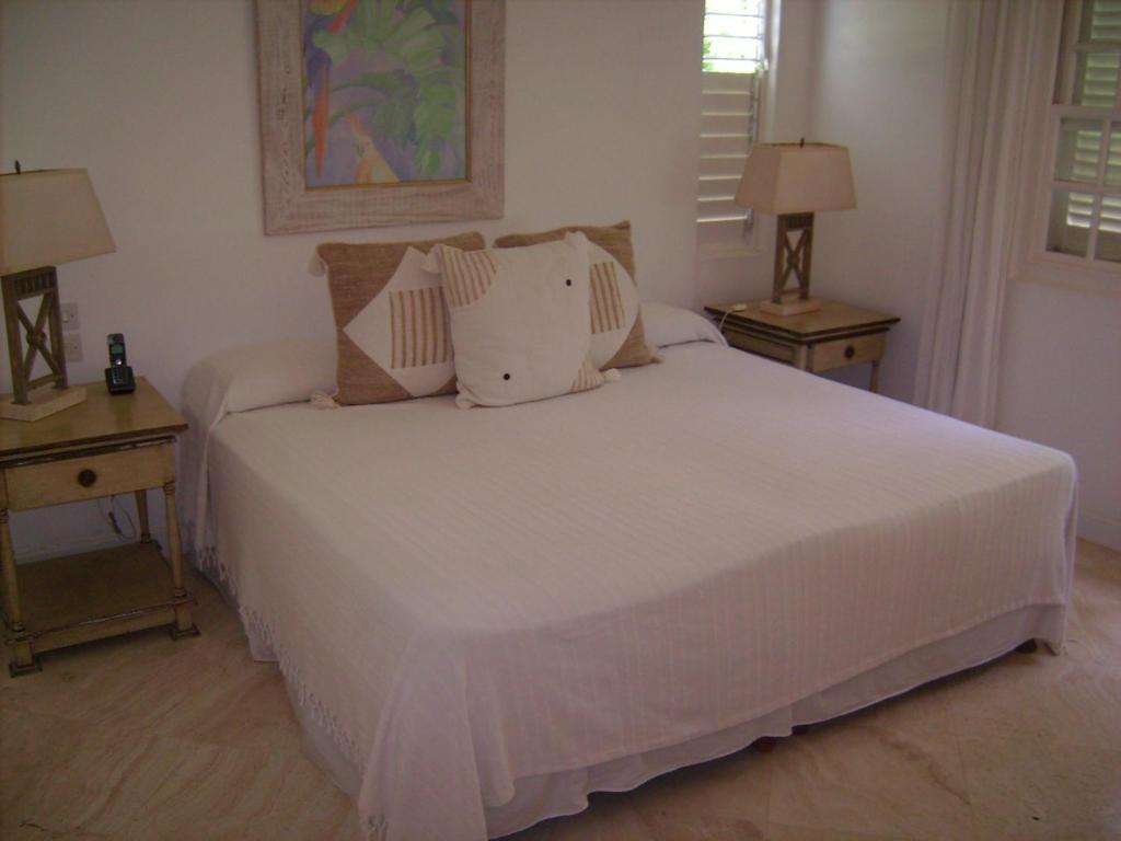 Coconut Grove 1, Luxury Villa By Island Villas Saint James Room photo